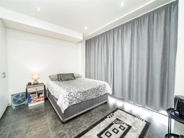 Apartment for sale in Johannesburg, East