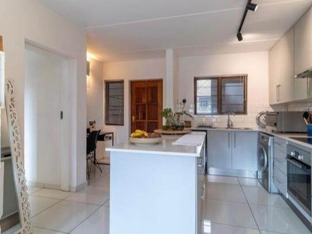 Apartment for sale in Johannesburg, East
