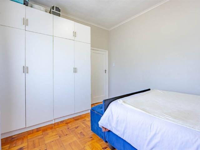 Flat for sale in Cape Town, Northern Suburbs