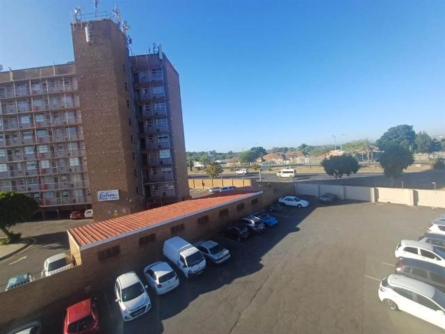 Apartment for sale in Cape Town, Northern Suburbs