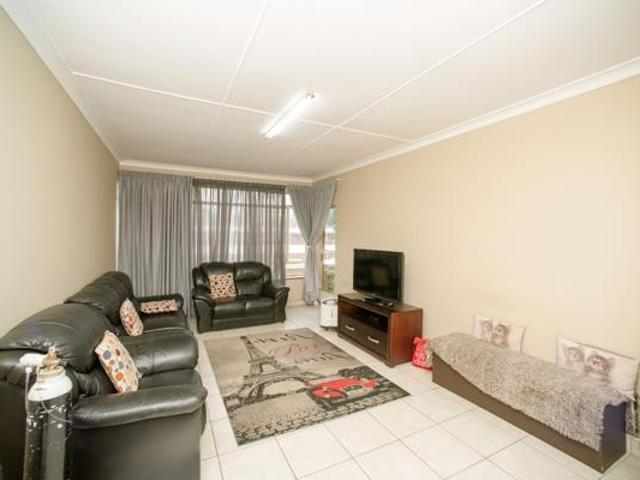 Apartment for rent in Jansenpark, City of Ekurhuleni Metropolitan Municipality