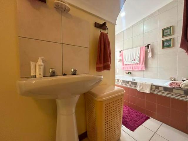 Apartment for rent in Seaview, Kwazulu-natal