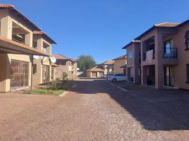 Apartment for sale in Hartbeespoort Dam Nature Reserve, North West