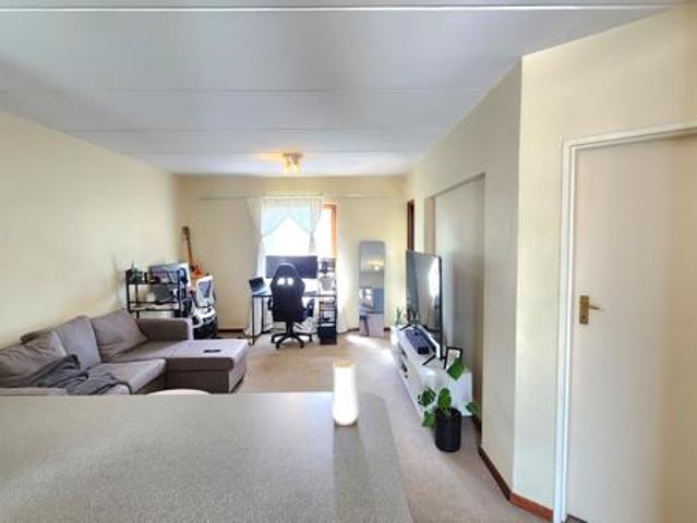 Apartment for sale in Vosloorus, Gauteng