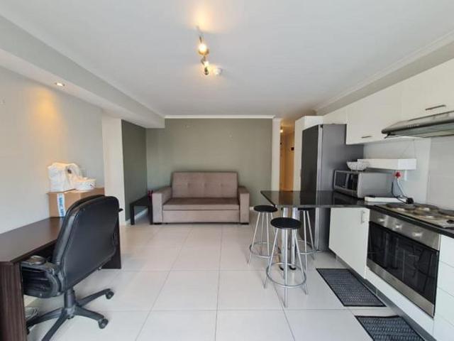 Room for rent in Claremont, Cape Town