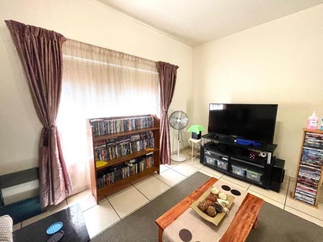 Apartment for sale in Dr Kenneth Kaunda, North West
