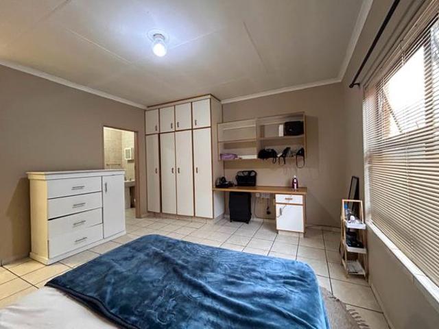Apartment for sale in Dr Kenneth Kaunda, North West