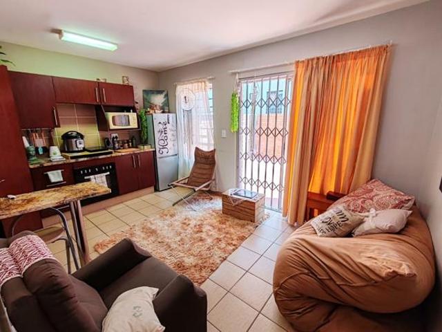 Apartment for sale in Dr Kenneth Kaunda, North West