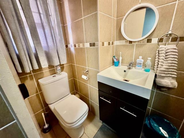 Apartment for sale in Dr Kenneth Kaunda, North West