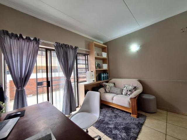 Apartment for sale in Dr Kenneth Kaunda, North West