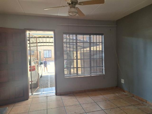 Apartment for sale in Dr Kenneth Kaunda, North West