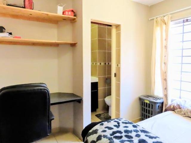 Apartment for sale in Potchefstroom, Tlokwe Local Municipality