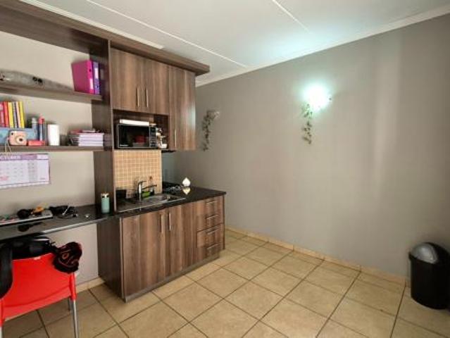 Apartment for sale in Dr Kenneth Kaunda, North West