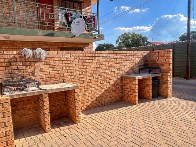 Apartment for sale in Dr Kenneth Kaunda, North West