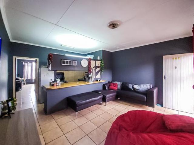 Apartment for sale in Dr Kenneth Kaunda, North West