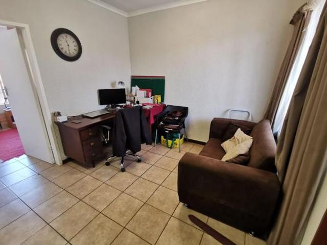 Apartment for sale in Dr Kenneth Kaunda, North West
