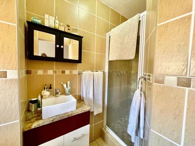 Apartment for sale in Dr Kenneth Kaunda, North West