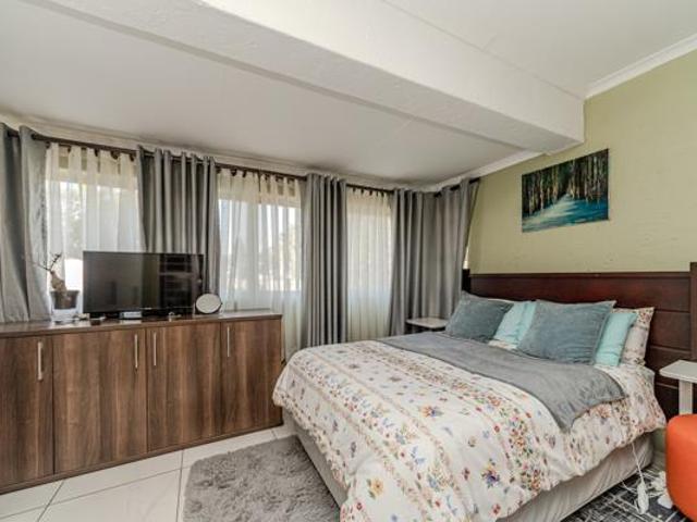 Apartment for sale in West Rand Garden estates, Westonaria Local Municipality