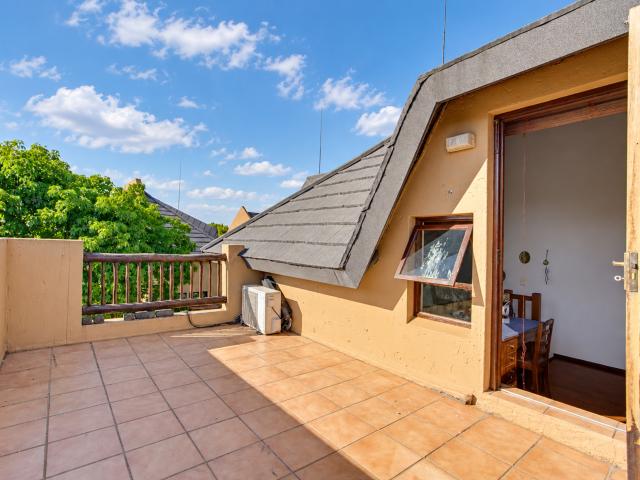 Apartment for sale in Sandton, City of Johannesburg Metropolitan Municipality