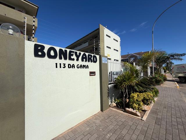 Apartment for sale in Jeffreys Bay, Kouga Local Municipality