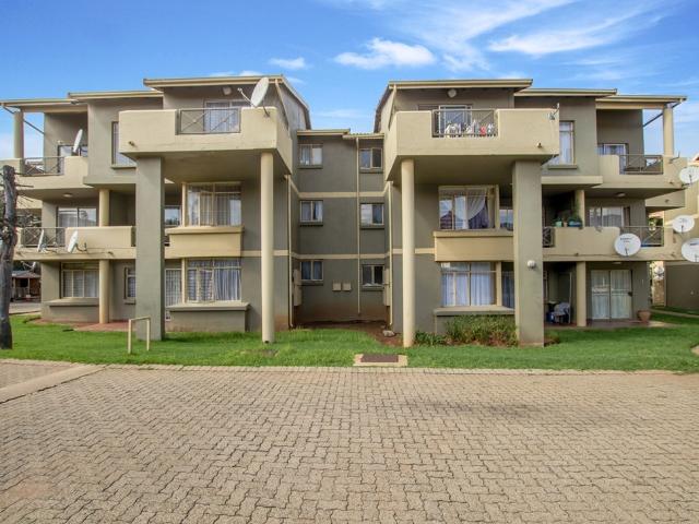 Apartment for sale in Roodepoort, City of Johannesburg Metropolitan Municipality