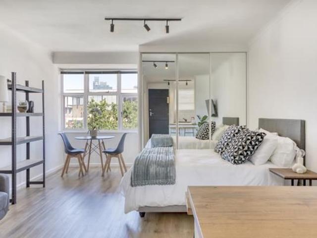 Room for rent in Green Point, Cape Town