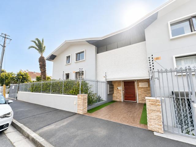 Apartment for sale in Green Point, Cape Town