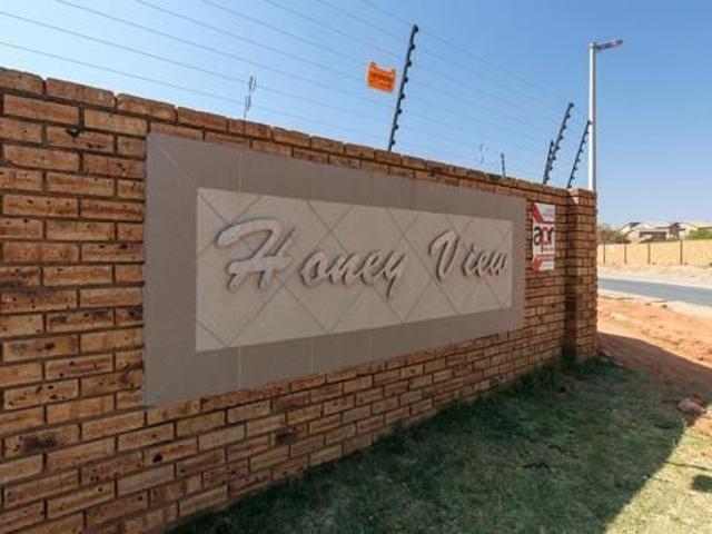 Apartment for rent in Roodepoort-Noord, Roodepoort