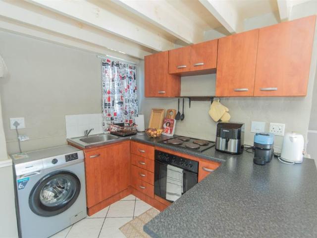 Apartment for sale in Port Elizabeth, Eastern Cape
