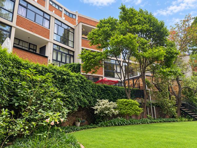 Apartment for sale in Sandton, City of Johannesburg Metropolitan Municipality