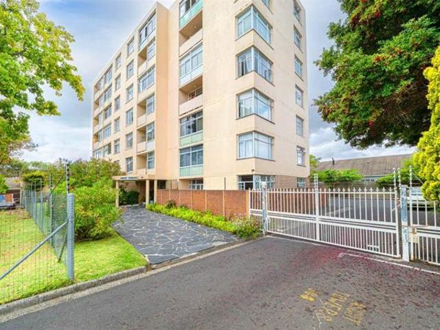Apartment for rent in Harfield Village, Cape Town