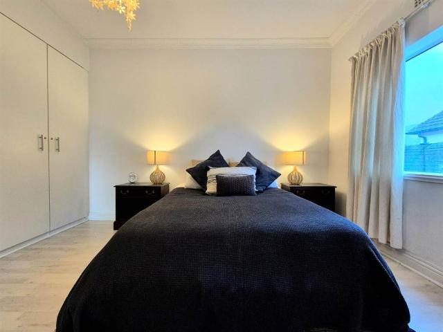 Flat for sale in Cape Town, Southern Suburbs