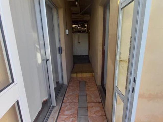 Apartment for rent in Kensington, Cape Town
