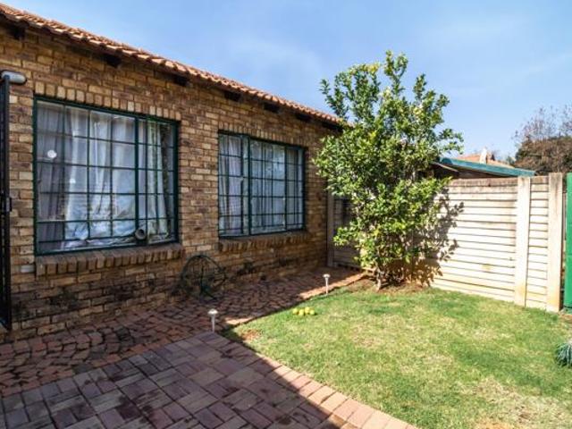 Apartment for rent in Waterkloof, Gauteng