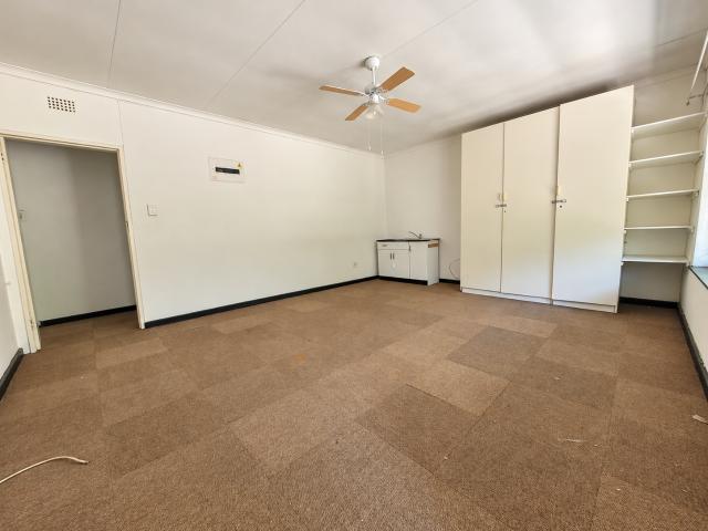 Apartment for rent in Krugersdorp, Mogale City Local Municipality