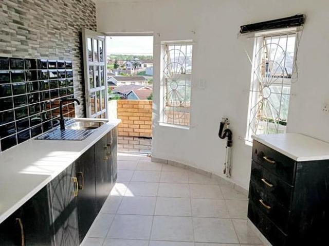 Apartment for rent in Seaview, Kwazulu-natal