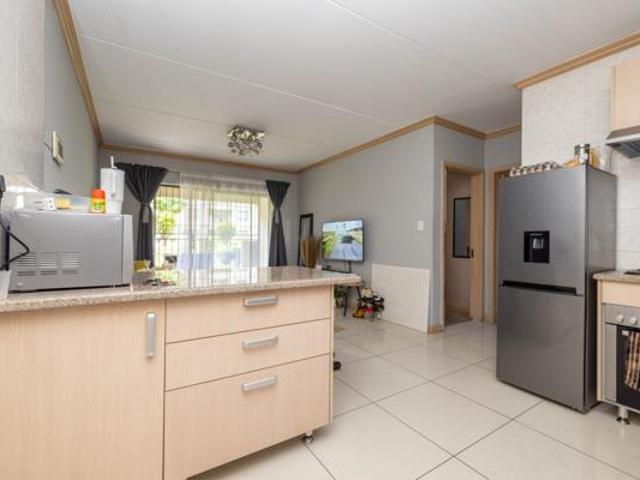 Apartment for sale in Vosloorus, Gauteng