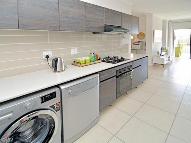 Apartment for rent in Oakdene, Johannesburg
