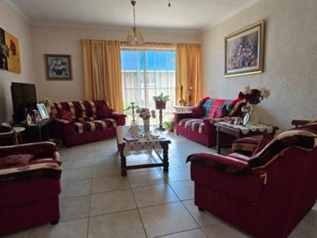 Apartment for sale in Dr Kenneth Kaunda, North West