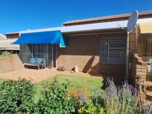 Apartment for sale in Dr Kenneth Kaunda, North West