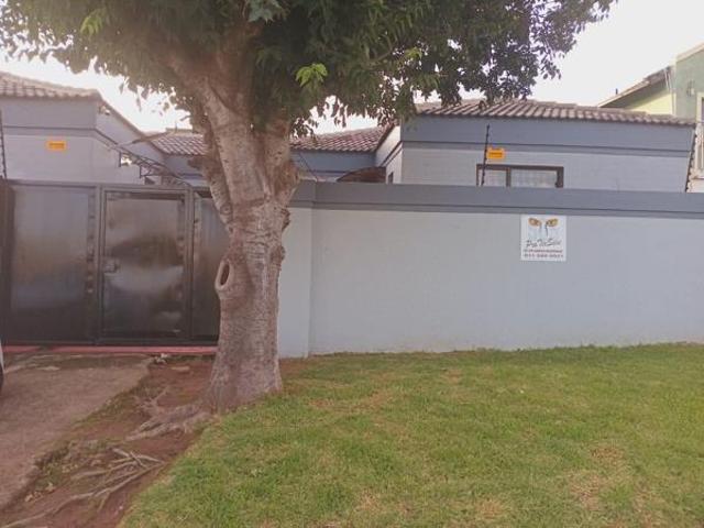 Apartment for rent in Pimville, Soweto