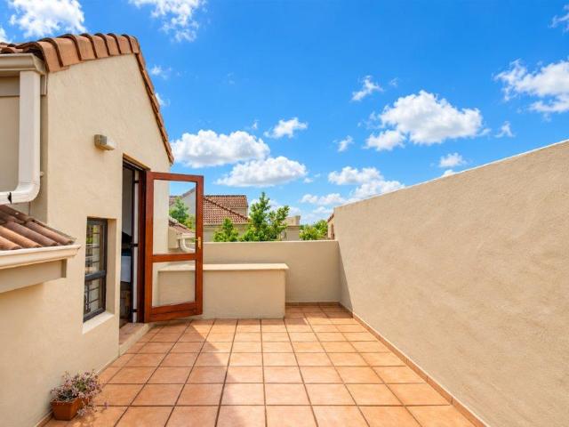 Apartment for sale in Sandton, City of Johannesburg Metropolitan Municipality