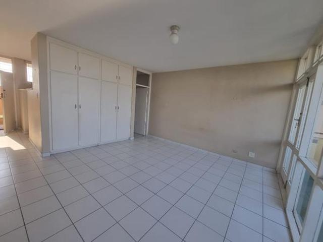 Apartment for rent in Seaview, Kwazulu-natal