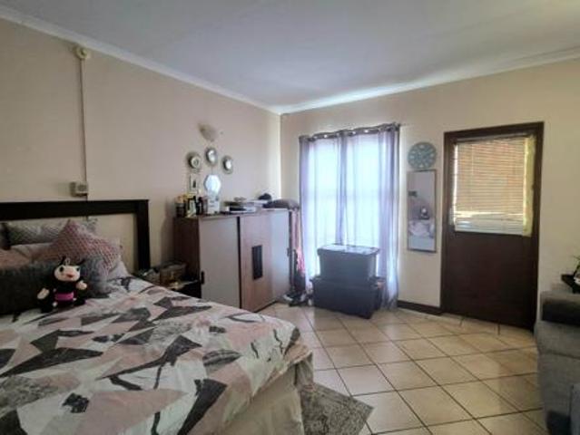 Apartment for sale in Dr Kenneth Kaunda, North West