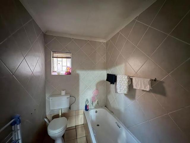 Apartment for sale in Dr Kenneth Kaunda, North West