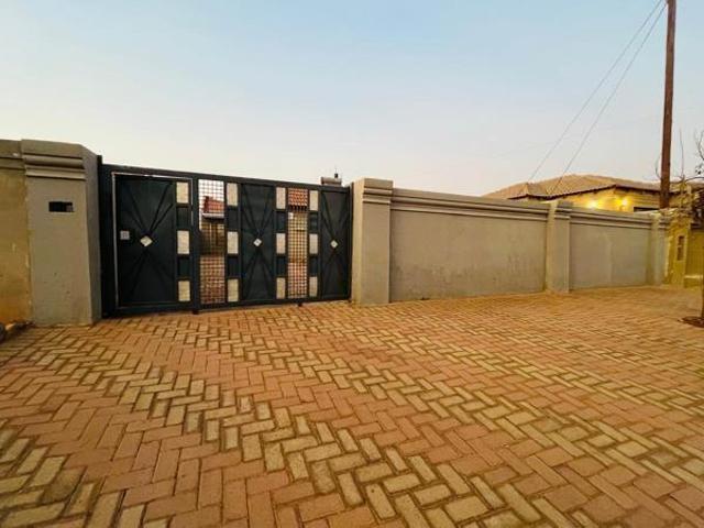 Apartment for rent in Protea Glen, Soweto