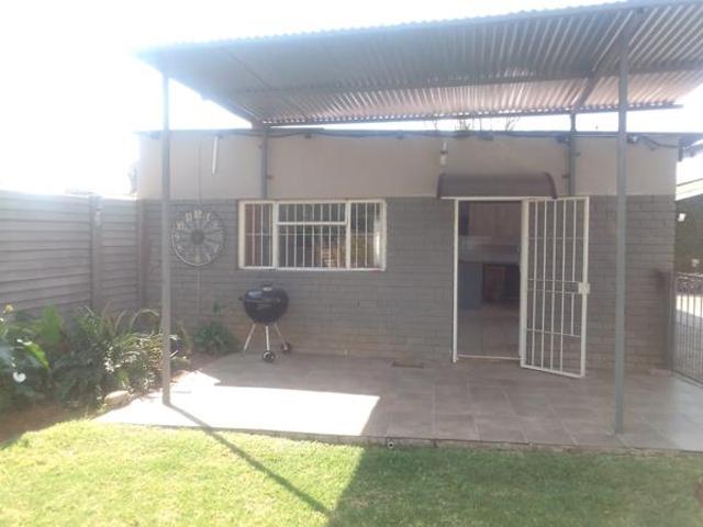 Apartment for rent in Waterkloof, Gauteng