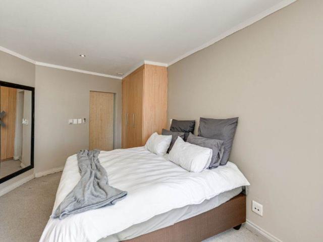 Apartment for sale in Johannesburg, North & Sandton