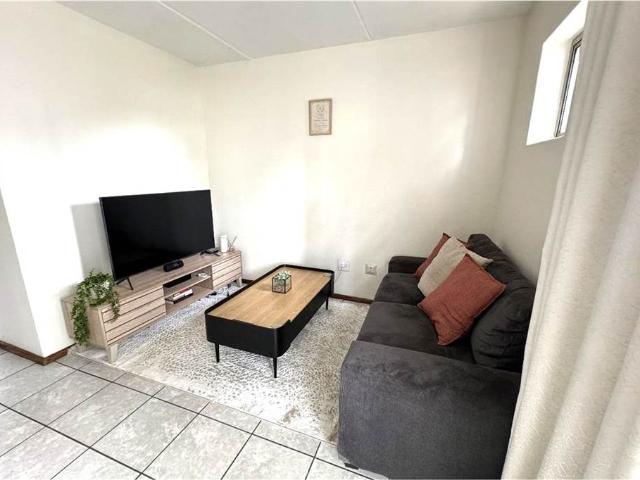 Apartment for sale in Johannesburg, North & Sandton