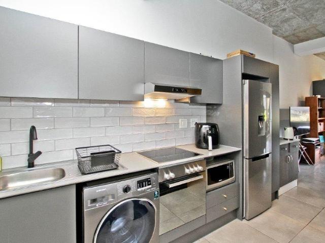 Apartment for sale in Johannesburg, North & Sandton